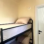 H Hostal *