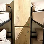 H Hostal *