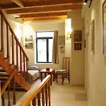 H Hostal