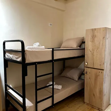 H Albergue *