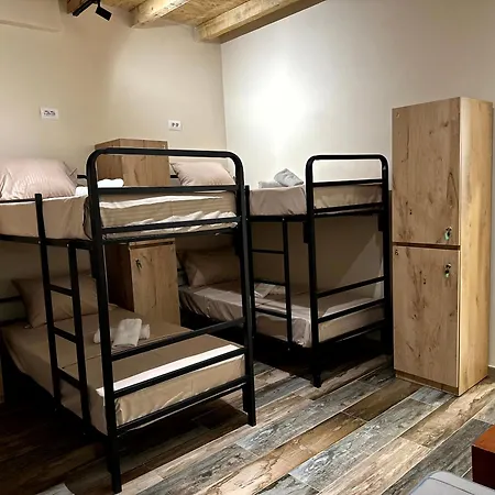 H Hostal