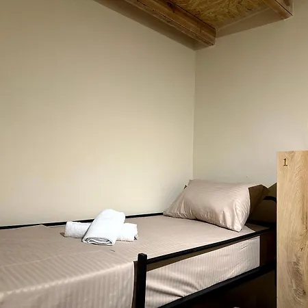 Hostal H