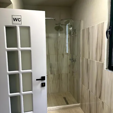 Albergue H *