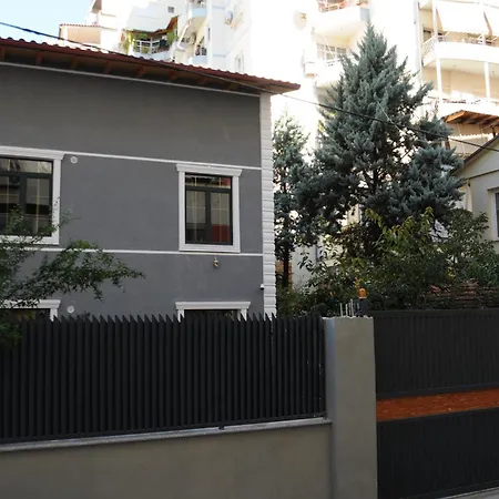 H אכסניה טיראנה