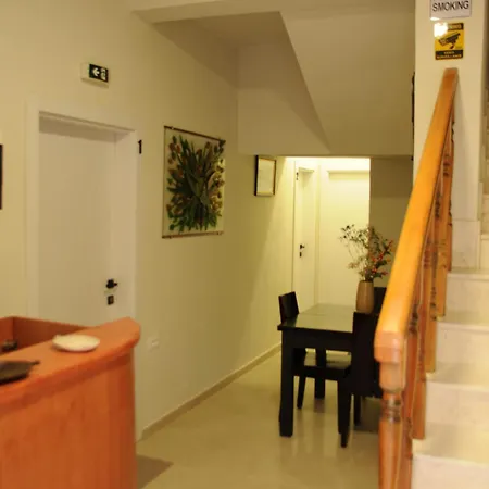 H Hostel Τίρανα