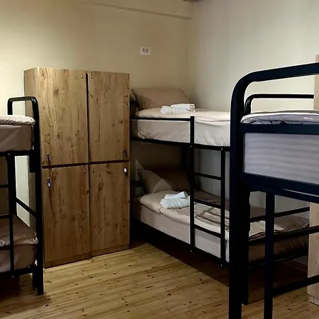 H Hostel Τίρανα