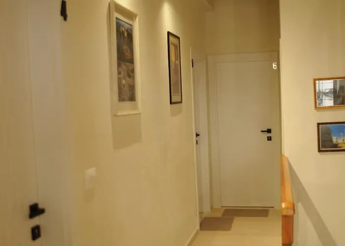 Hostel H Τίρανα