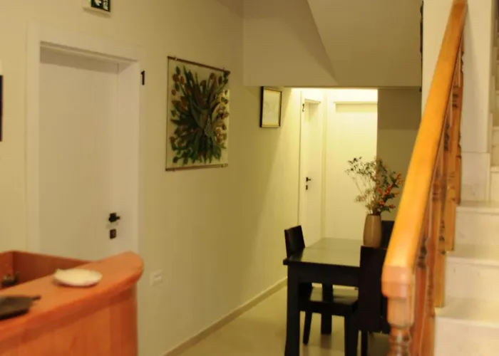 H Hostel Τίρανα