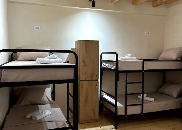 Auberge de jeunesse H *